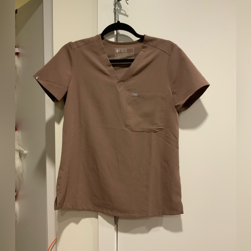 Figs XS Smokey Taupe scrub top and XS/P scrub pants